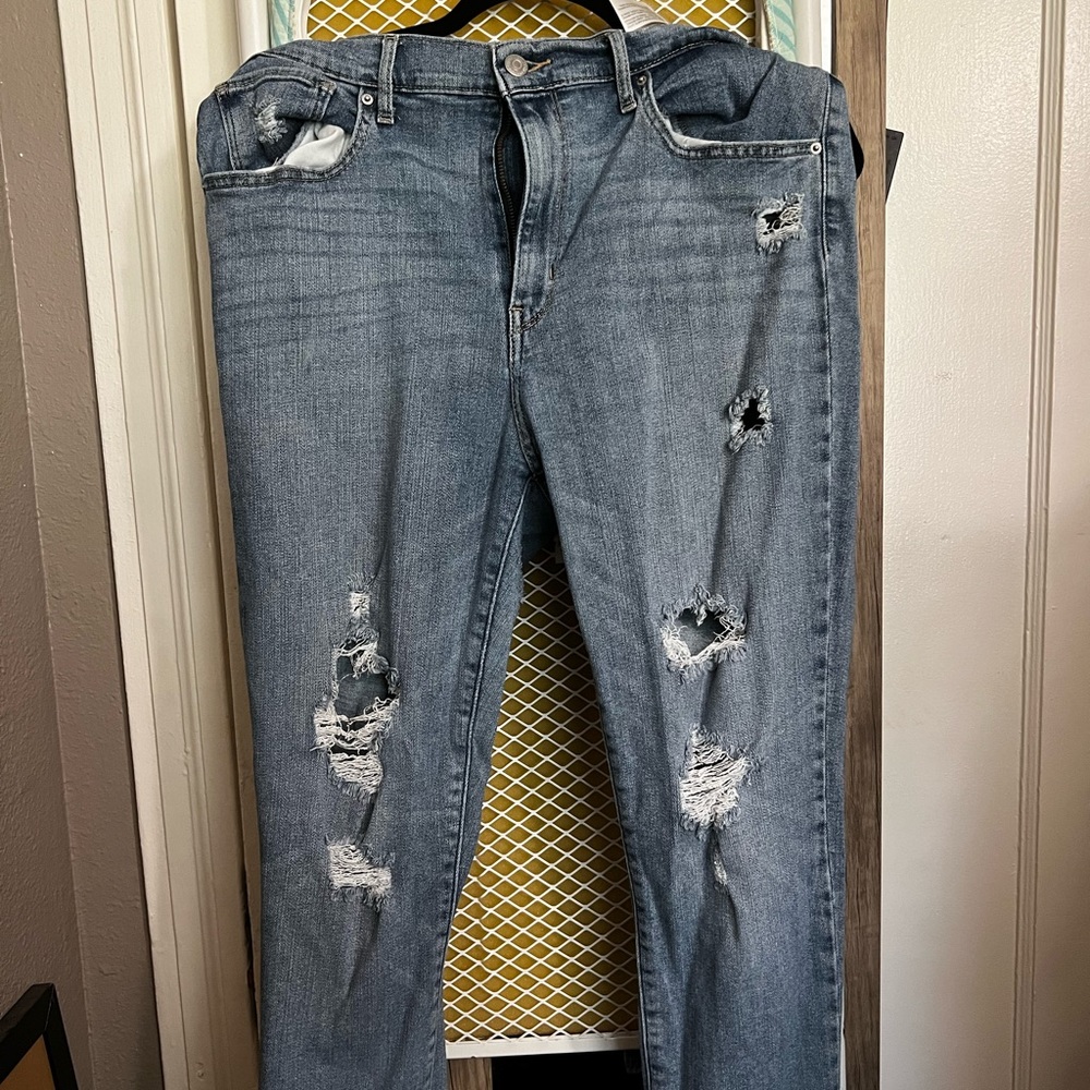 Levi’s ripped jeans